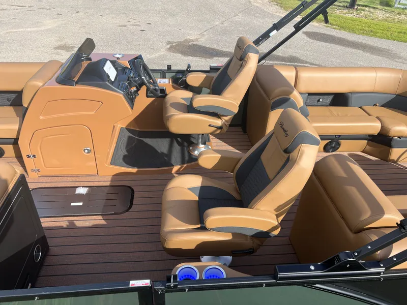 Slide: The Image of Bentley Pontoons Elite 223 Admiral Quad Lounge Tritoon 2026 - 28