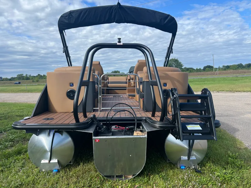 Slide: The Image of Bentley Pontoons Elite 223 Admiral Quad Lounge Tritoon 2026 - 33