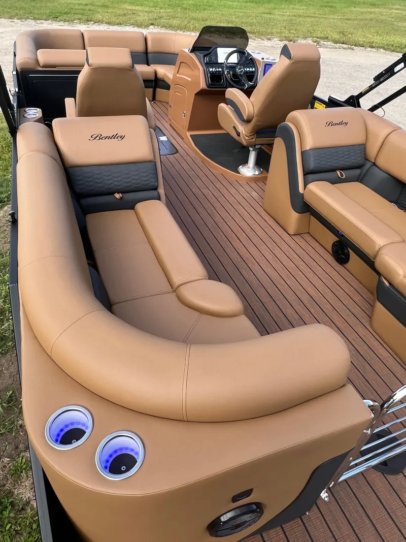 Slide: The Image of Bentley Pontoons Elite 223 Admiral Quad Lounge Tritoon 2026 - 38