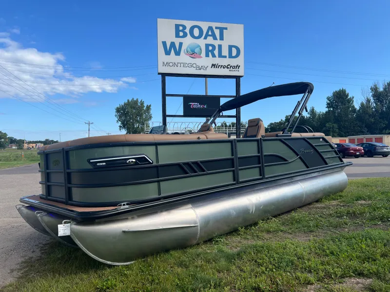 Slide: The Image of Bentley Pontoons Elite 223 Admiral Quad Lounge Tritoon 2026 - 4