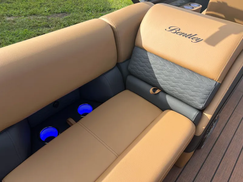 Slide: The Image of Bentley Pontoons Elite 223 Admiral Quad Lounge Tritoon 2026 - 8
