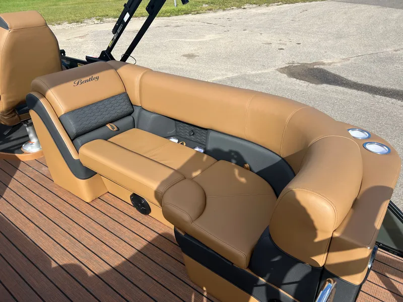 Slide: The Image of Bentley Pontoons Elite 223 Admiral Quad Lounge Tritoon 2026 - 9
