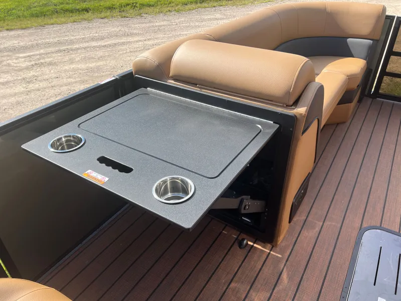 Slide: The Image of Bentley Pontoons Elite 223 Swingback Tritoon 2026 - 19