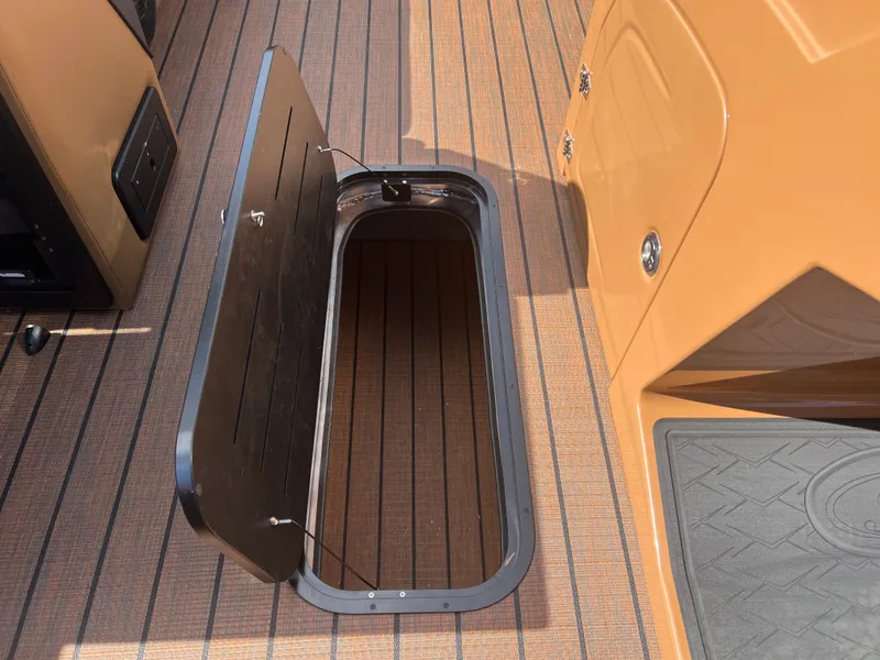 Slide: The Image of Bentley Pontoons Elite 223 Swingback Tritoon 2026 - 21