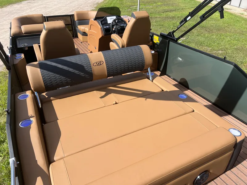 Slide: The Image of Bentley Pontoons Elite 223 Swingback Tritoon 2026 - 29