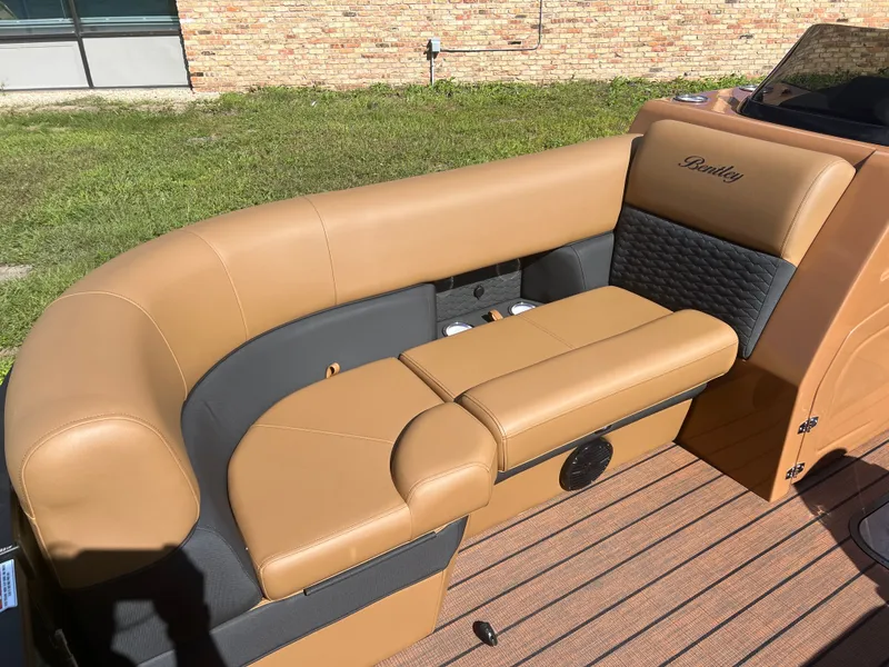 Slide: The Image of Bentley Pontoons Elite 223 Swingback Tritoon 2026 - 3