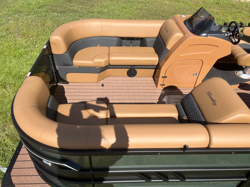 Slide: The Image of Bentley Pontoons Elite 223 Swingback Tritoon 2026 - 30