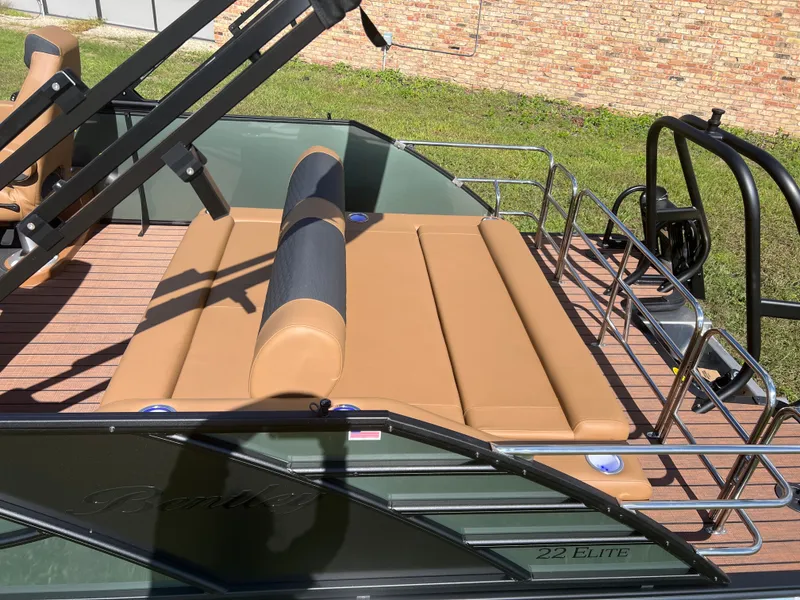 Slide: The Image of Bentley Pontoons Elite 223 Swingback Tritoon 2026 - 32