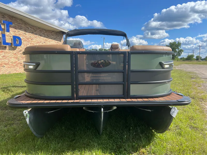 Slide: The Image of Bentley Pontoons Elite 223 Swingback Tritoon 2026 - 39