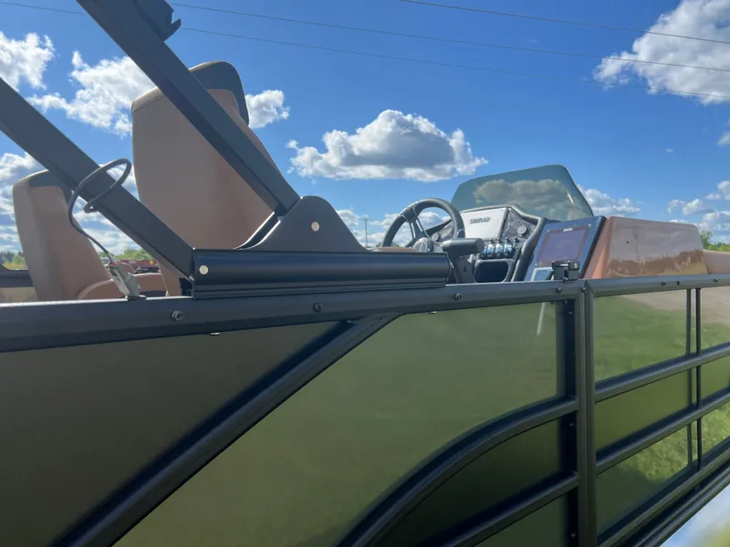 Slide: The Image of Bentley Pontoons Elite 223 Swingback Tritoon 2026 - 42