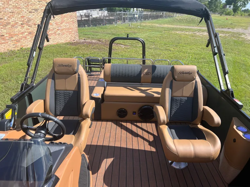 Slide: The Image of Bentley Pontoons Elite 223 Swingback Tritoon 2026 - 5