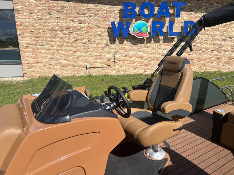 Slide: The Image of Bentley Pontoons Elite 223 Swingback Tritoon 2026 - 7