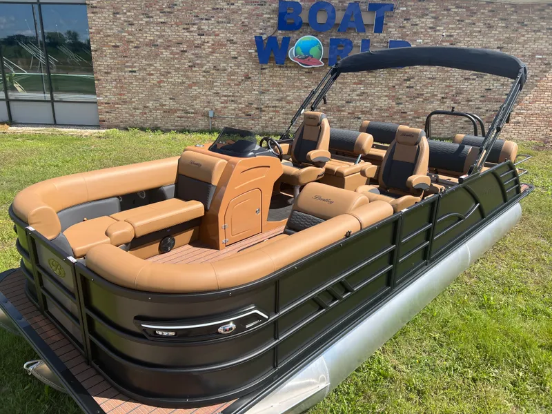 The Image of Bentley Pontoons Elite 223 Quad Swingback Tritoon 2026 - 1