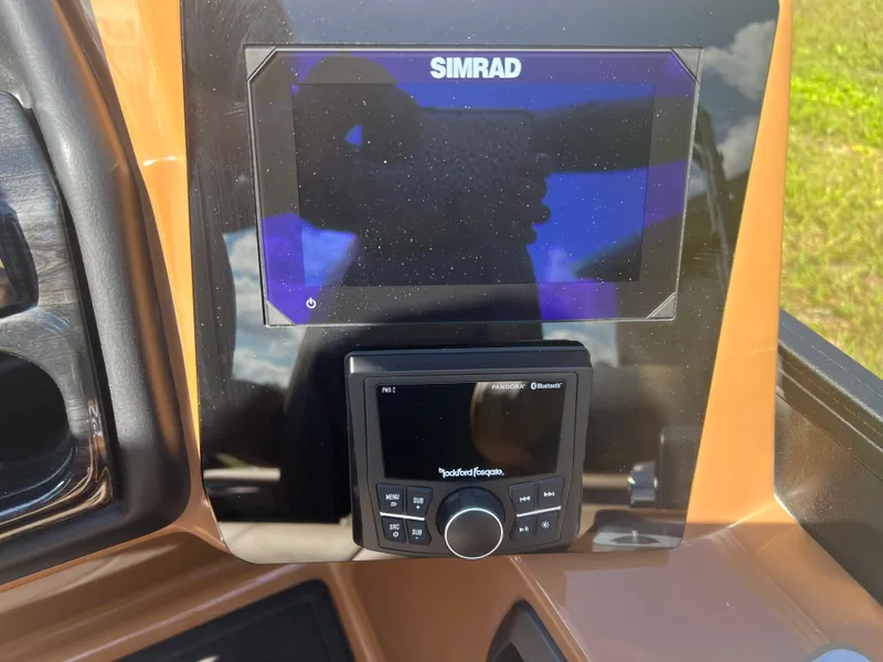 Slide: The Image of Bentley Pontoons Elite 223 Quad Swingback Tritoon 2026 - 19