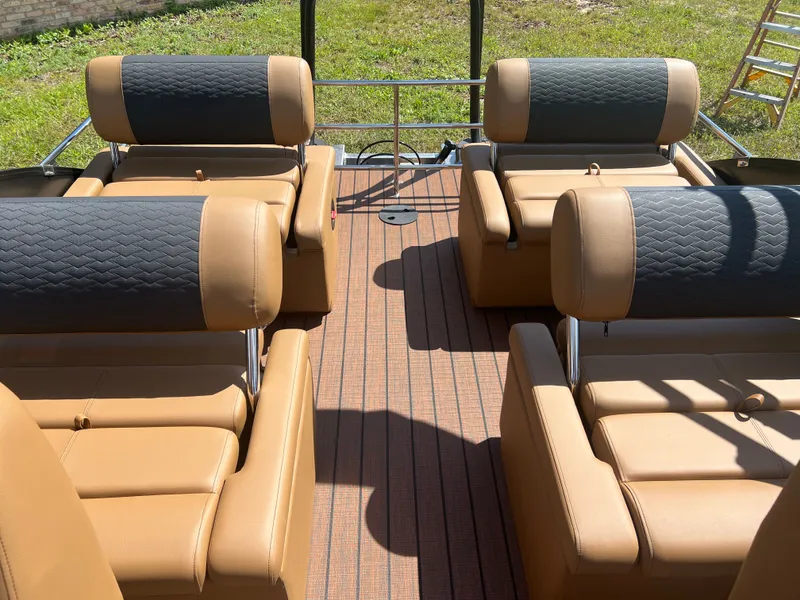 Slide: The Image of Bentley Pontoons Elite 223 Quad Swingback Tritoon 2026 - 24