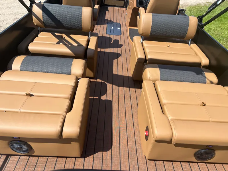 Slide: The Image of Bentley Pontoons Elite 223 Quad Swingback Tritoon 2026 - 31