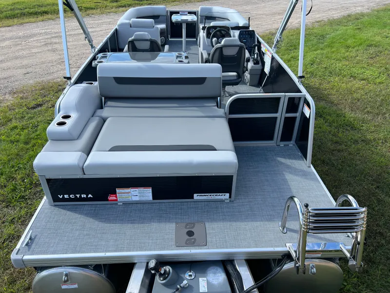 Slide: The Image of Princecraft Vectra 23 RL 2026 - 22