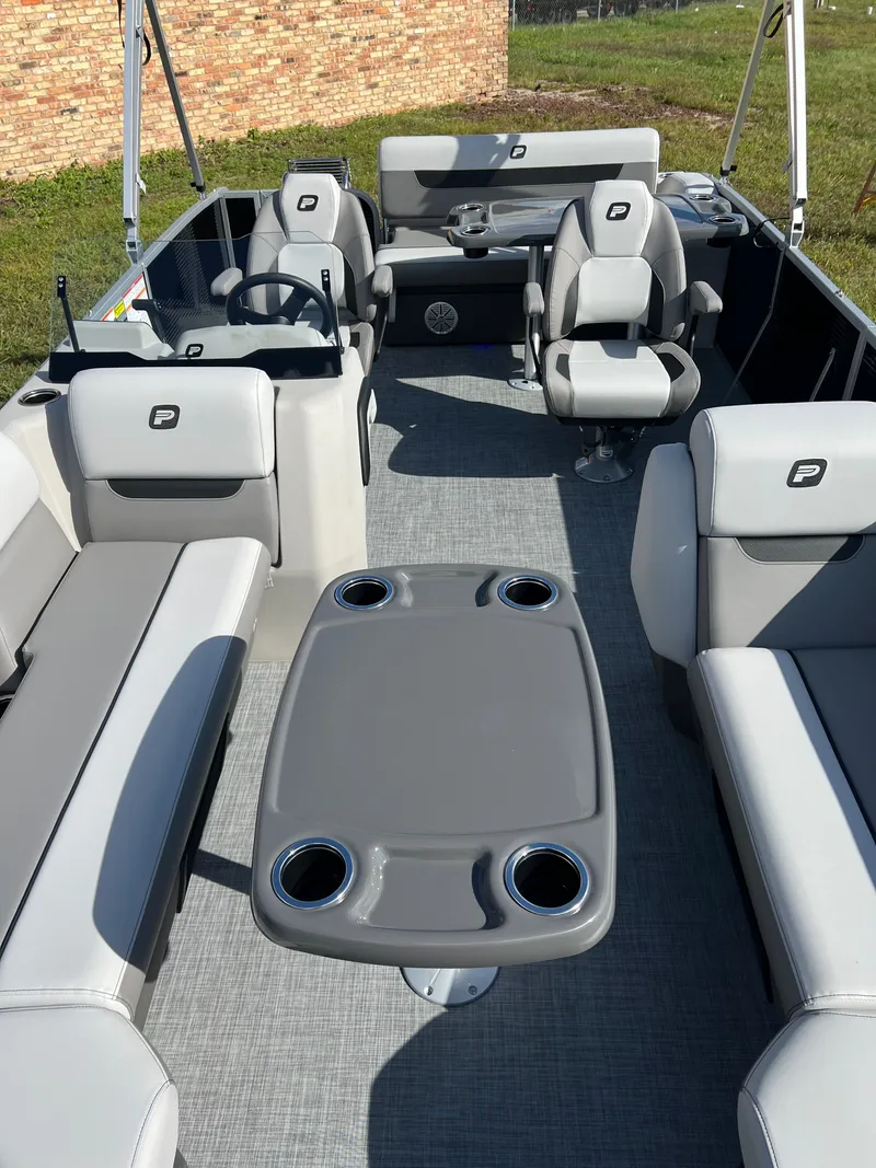 Slide: The Image of Princecraft Vectra 23 RL 2026 - 29