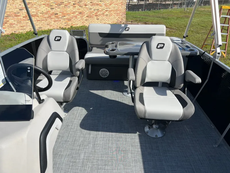 Slide: The Image of Princecraft Vectra 23 RL 2026 - 5