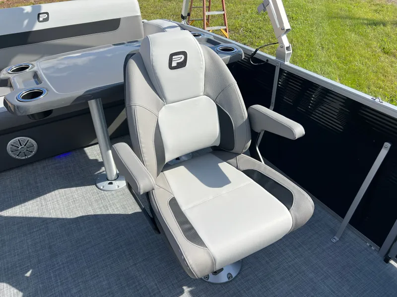 Slide: The Image of Princecraft Vectra 23 RL 2026 - 6