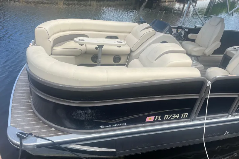 Slide: The Image of Outboard motor on Premier Solaris 230 boat, 2022 model, docked on water. - 33