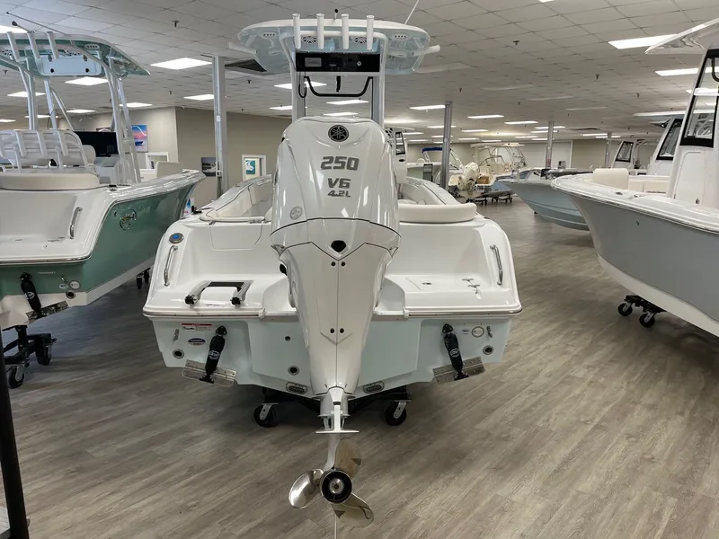 Slide: The Image of Sea Hunt Ultra 235 SE 2026 - 11