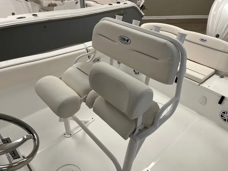 Slide: The Image of Sea Hunt Ultra 235 SE 2026 - 6