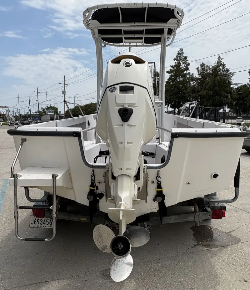 Slide: The Image of Boston Whaler Outrage 20 1996 - 3