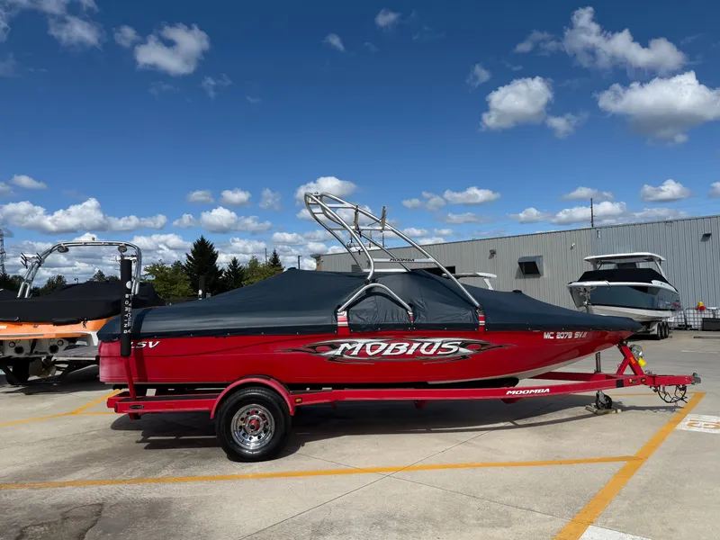 Slide: The Image of Moomba Mobius 2005 - 22