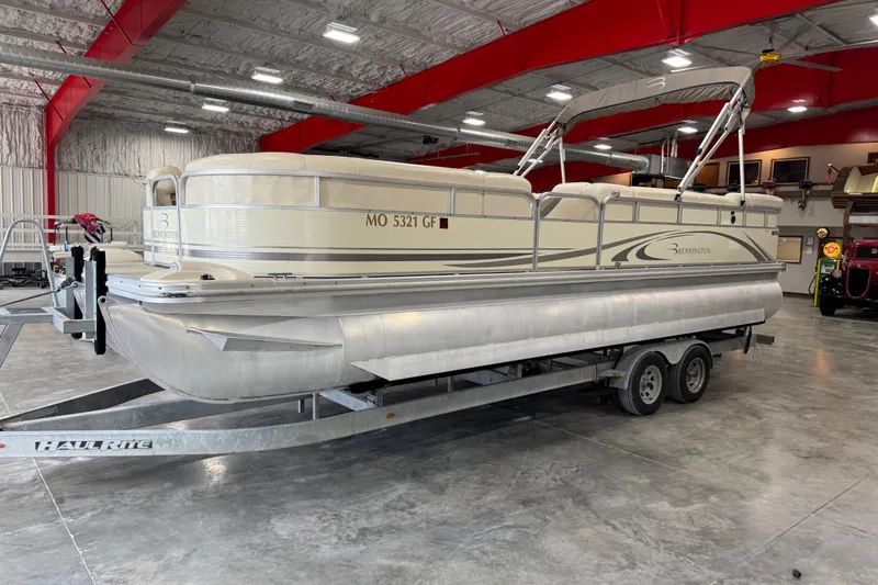 Slide: The Image of 2006 Bennington 2575 RL I/O pontoon boat in a warehouse, rear view. - 5