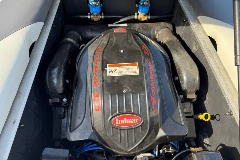 Slide: The Image of 2008 Moomba Mobius LSV engine, Indmar Assault 325, detailed view. - 36