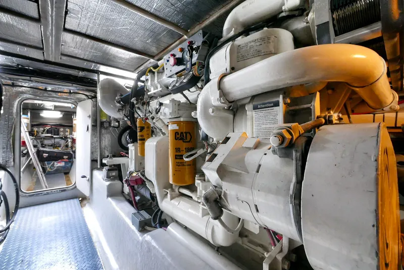 Slide: The Image of Sea Ray 560 Sedan Bridge 1998 - 20