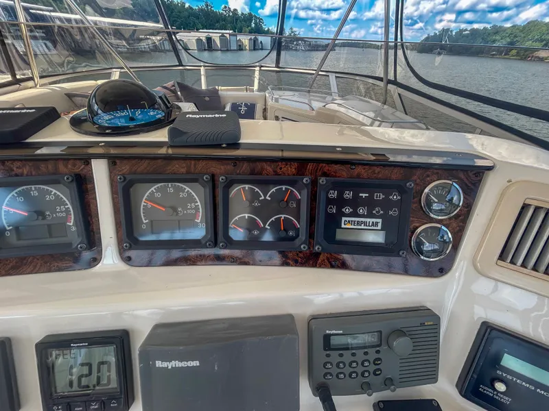 Slide: The Image of Sea Ray 560 Sedan Bridge 1998 - 30