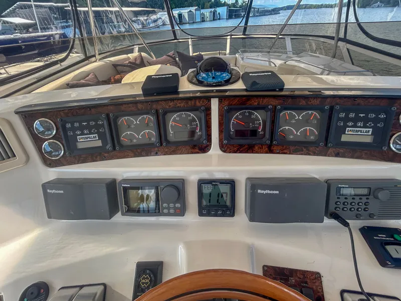 Slide: The Image of Sea Ray 560 Sedan Bridge 1998 - 32