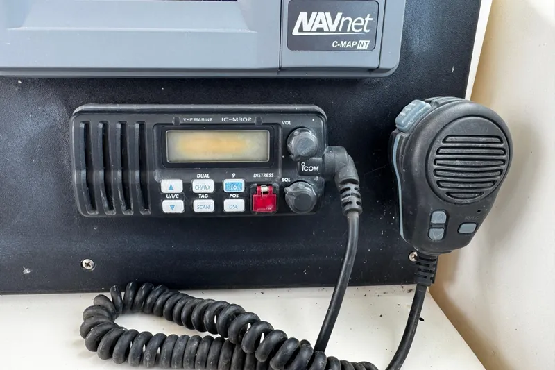 Slide: The Image of VHF marine radio and microphone on 2005 Pursuit 2870 Walkaround boat dashboard. - 31