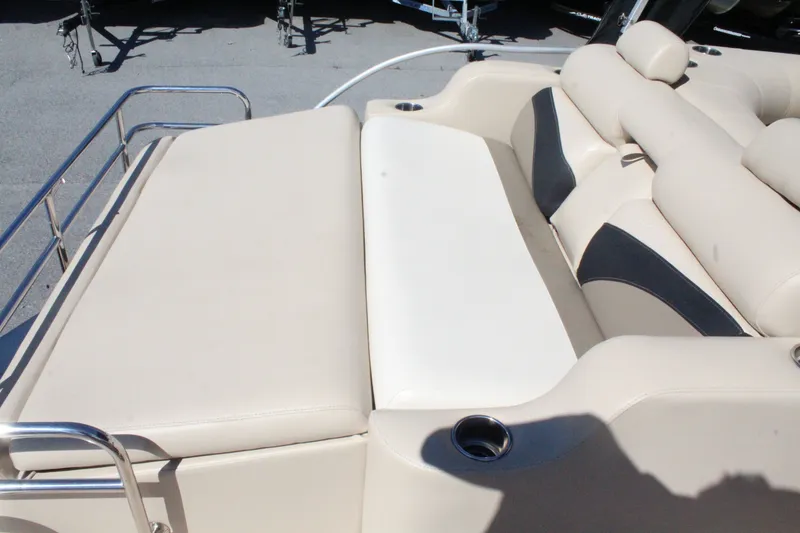 Slide: The Image of Hampton 2285 RL 2011 - 13