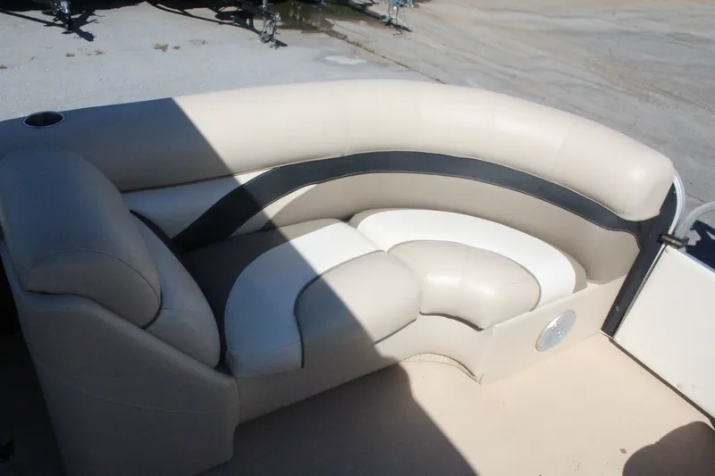 Slide: The Image of Hampton 2285 RL 2011 - 15