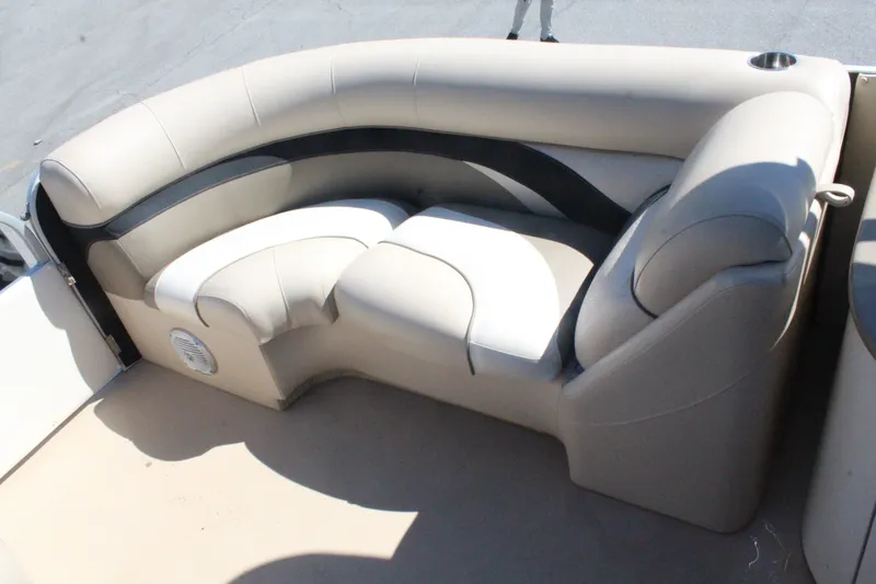 Slide: The Image of Hampton 2285 RL 2011 - 16