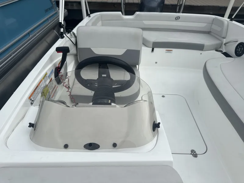 Slide: The Image of Hurricane 185 SS 2021 - 22