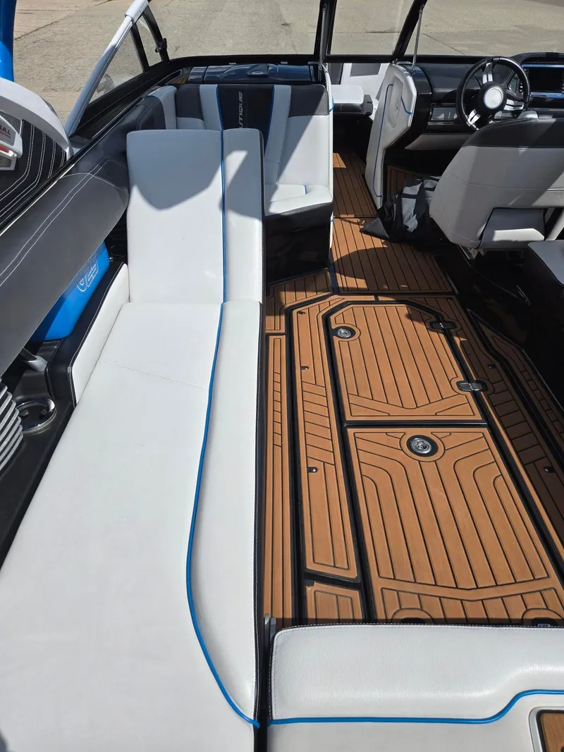 Slide: The Image of Nautique G25 2014 - 12