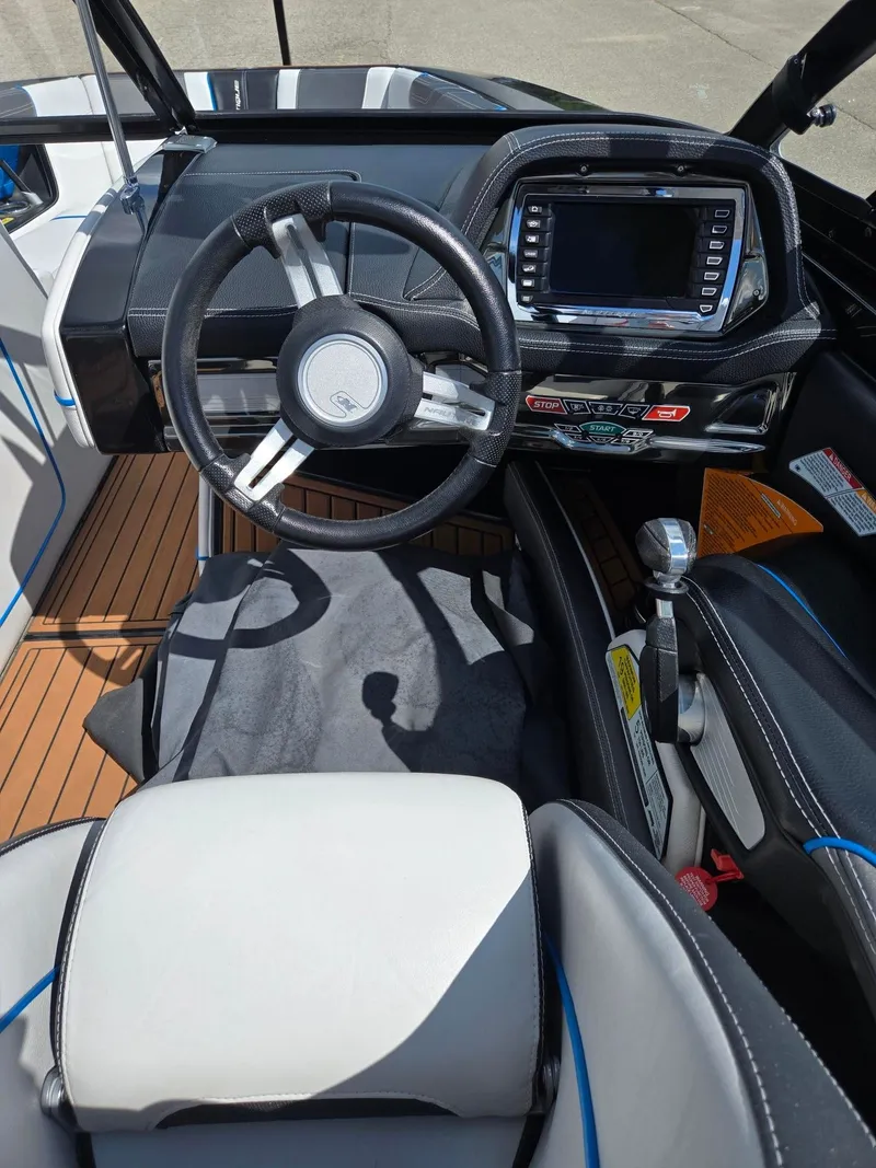 Slide: The Image of Nautique G25 2014 - 14