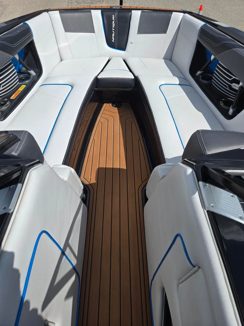 Slide: The Image of Nautique G25 2014 - 16