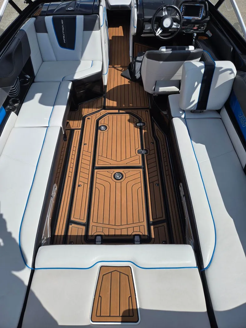 Slide: The Image of Nautique G25 2014 - 9