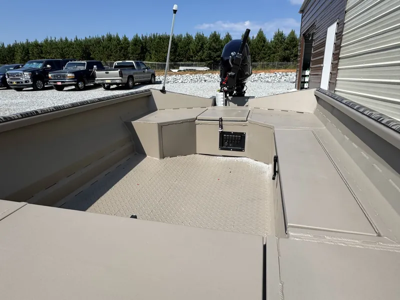 Slide: The Image of Reaper Boats 656 656 STEP TRANSOM 2026 - 4