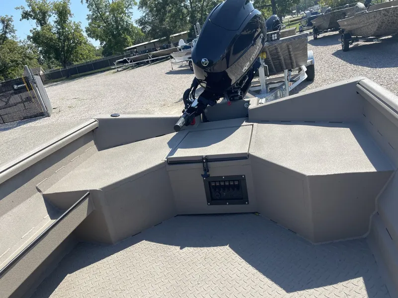 Slide: The Image of Reaper Boats 756 756 STEP TRANSOM 2025 - 3