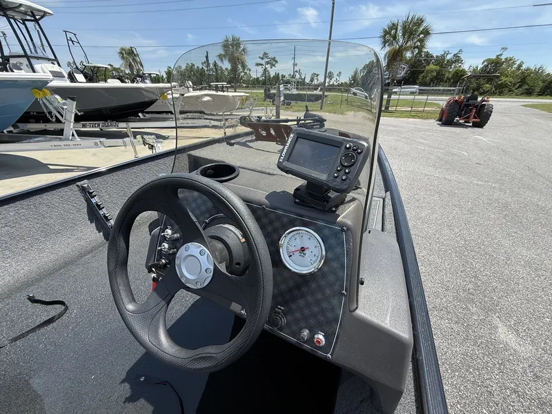 Slide: The Image of Tracker Bass Tracker Classic XL 2024 - 4