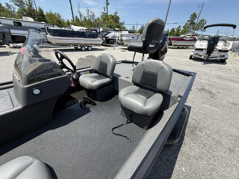 Slide: The Image of Tracker Bass Tracker Classic XL 2024 - 6