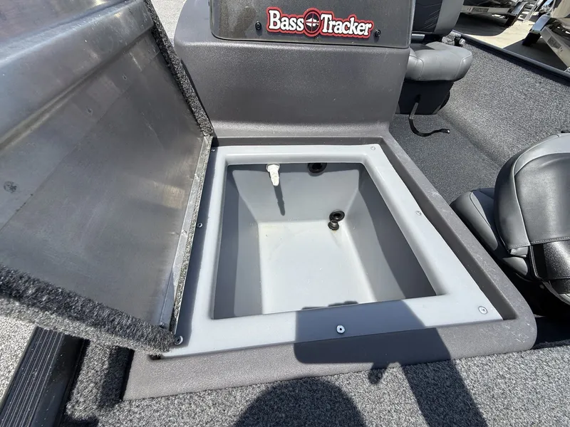 Slide: The Image of Tracker Bass Tracker Classic XL 2024 - 9