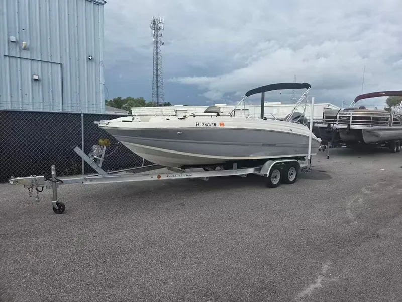 The Image of Stingray 212 SC 2024 - 1