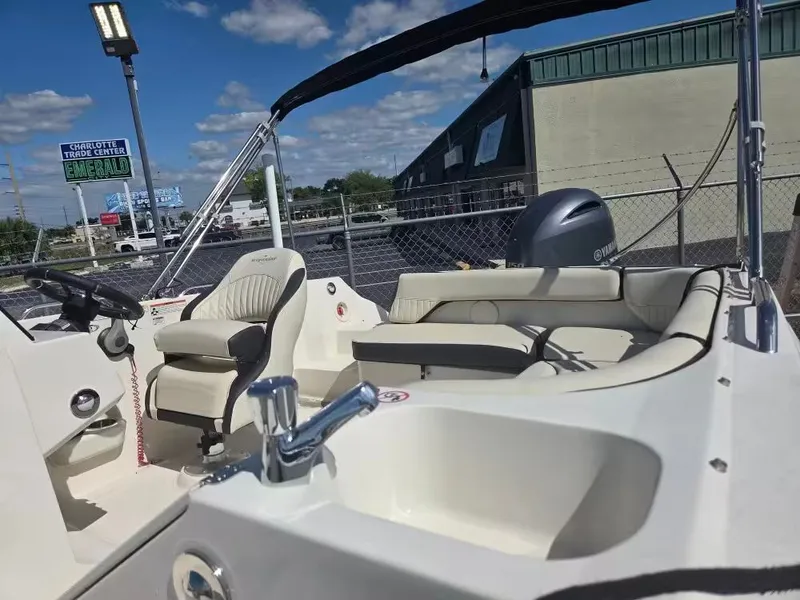 Slide: The Image of Stingray 212 SC 2024 - 7